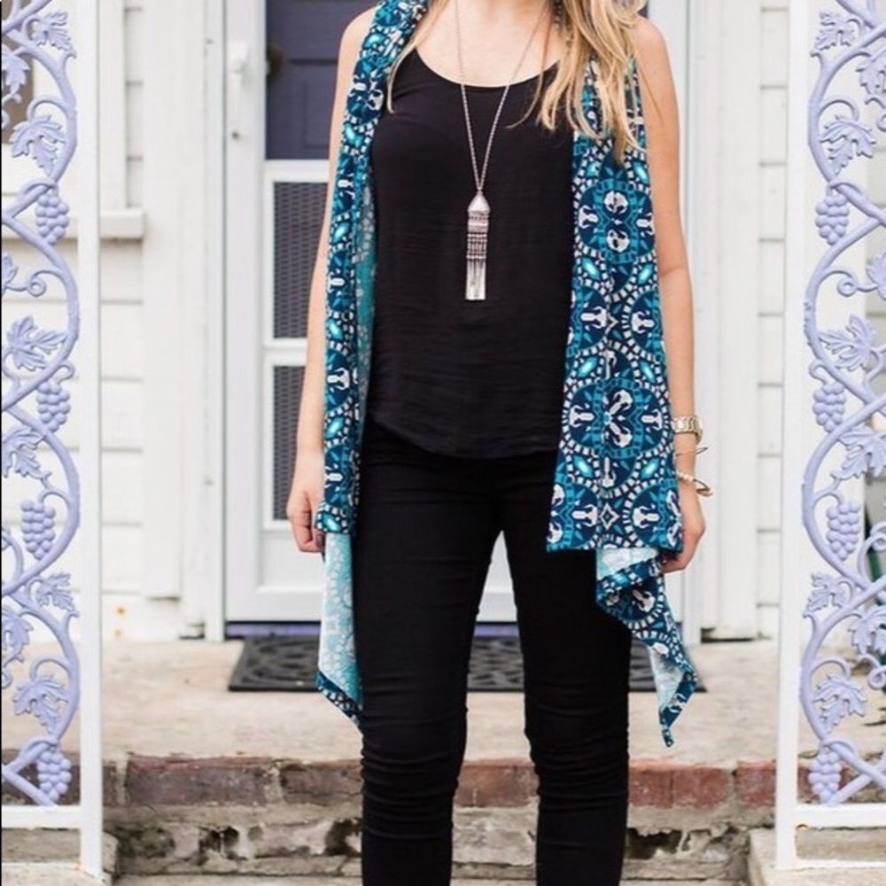 🚨Sale 5/$20🚨 Versatile Waterfall Vest/Scarf - Picture 2 of 6
